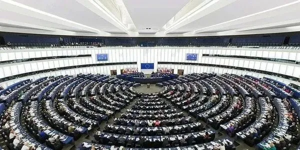 ЄС вперше запровадив санкції проти 19 осіб за гібридні загрози з боку рф ЄС вперше запровадив санкції проти 19 осіб за гібридні загрози з боку рф