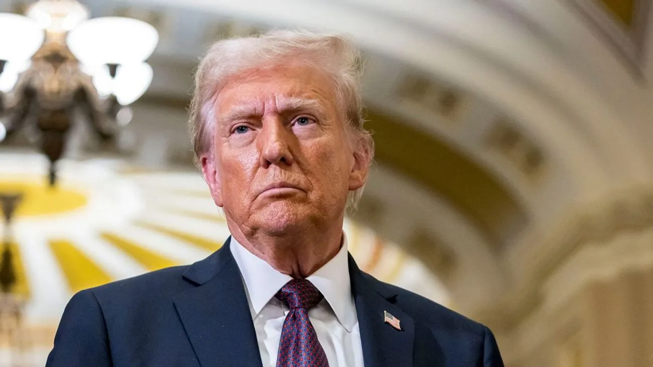 Трамп змінив підхід до депортацій: припинено рейди на фермах, у готелях і ресторанах - NYT Трамп змінив підхід до депортацій: припинено рейди на фермах, у готелях і ресторанах - NYT